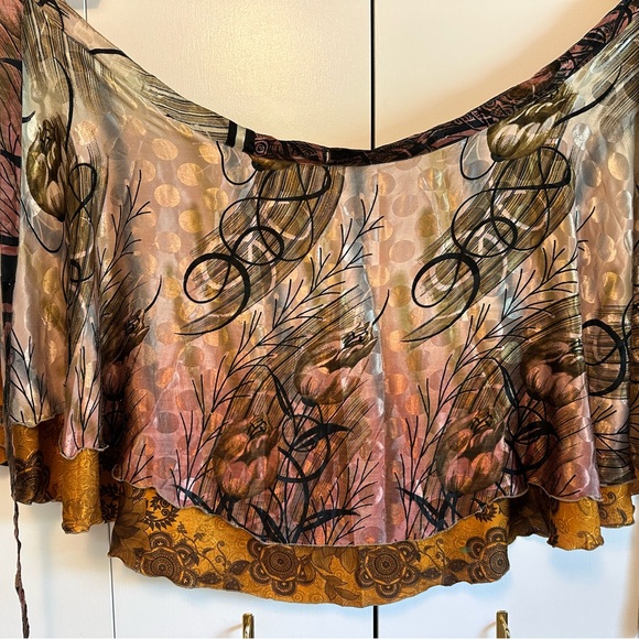 Elegant Gold and Black Midi Skirt - Picture 5 of 7